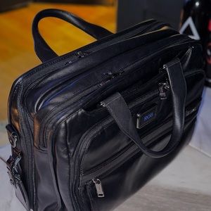 TUMI ORGANIZER BRIEF LEATHER & LAPTOP TRAVEL BAG [ALPHA]STYLE CODE: 117320-1041